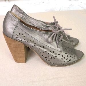 LUCKY BRAND Leather Thick Heels SZ 8.5 WOMENS Grey  Y 2K